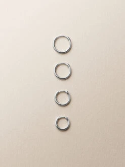 Maria Black Glossy 7 Huggie