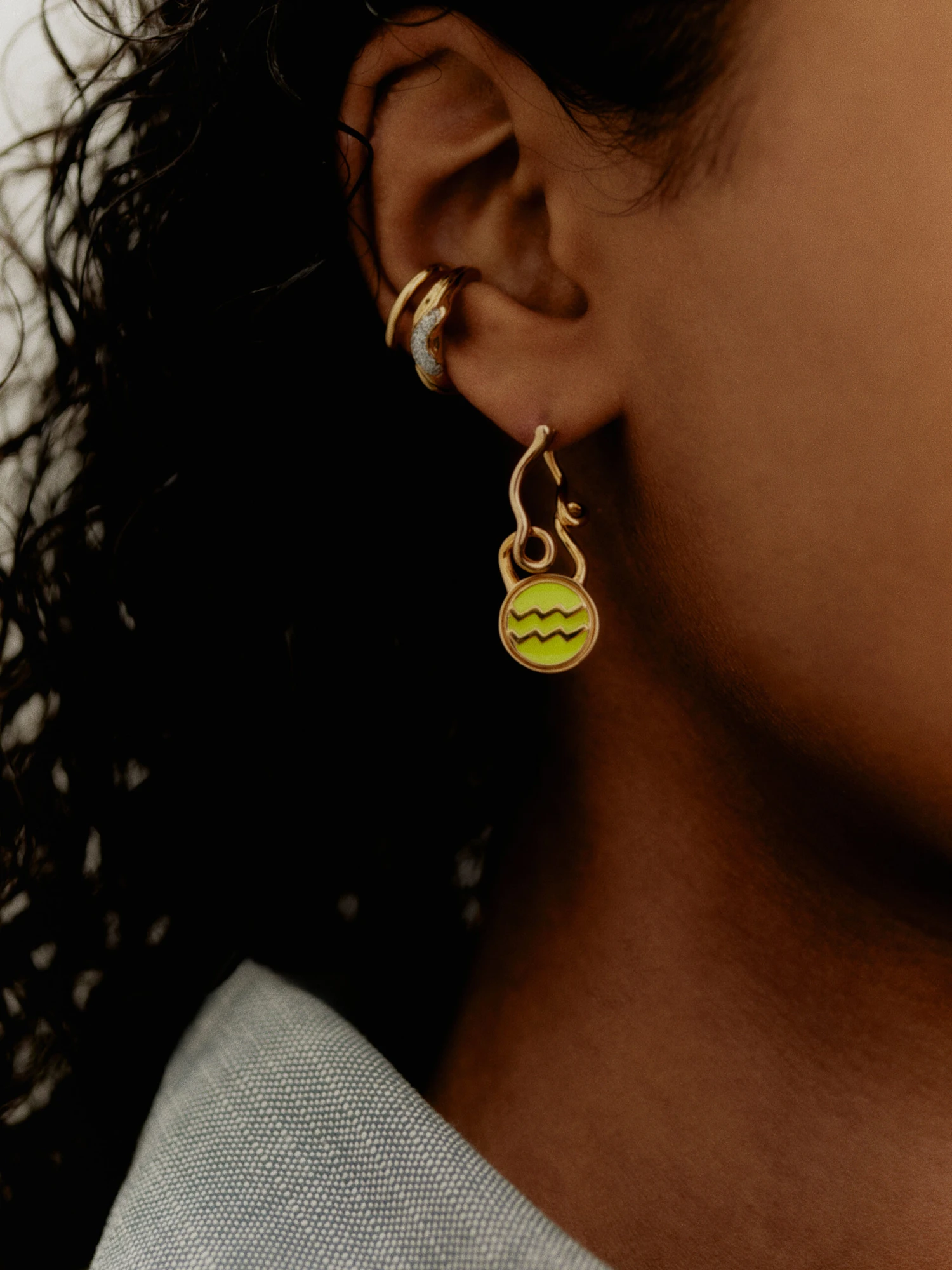 Maria Black Aquarius Coin 2 Maria Black Aquarius Coin - Image 2