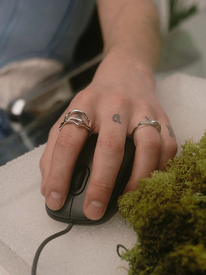 Maria Black Iris Ring 3 Maria Black Iris Ring - Image 3